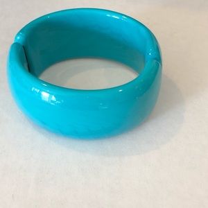 Turquoise color Vintage Lucite plastic bracelet
